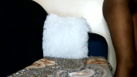 petite_shan online show from 2, 11, 2025