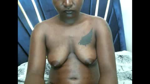 petite_shan online show from 15, 12, 2025