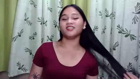 Snapshot of petite_trish chatting on 21, 1, 2025 trish online show from 21, 1, 2025