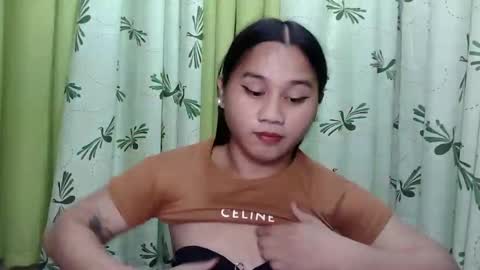 Snapshot of petite_trish chatting on 25, 1, 2025 trish online show from 25, 1, 2025