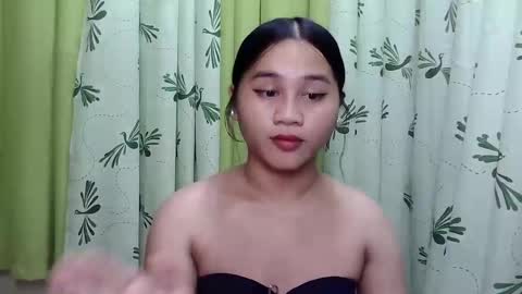 Snapshot of petite_trish chatting on 28, 1, 2025 trish online show from 28, 1, 2025