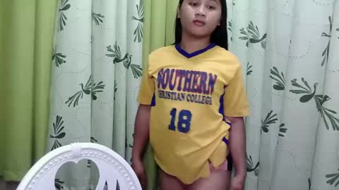 Snapshot of petite_trish chatting on 28, 1, 2025 trish online show from 28, 1, 2025