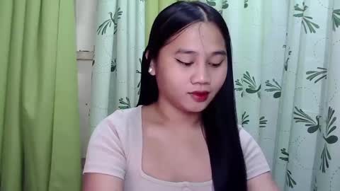 Snapshot of petite_trish chatting on 4, 2, 2025 trish online show from 4, 2, 2025