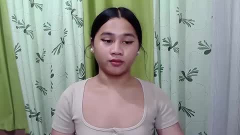 Snapshot of petite_trish chatting on 18, 2, 2025 trish online show from 18, 2, 2025