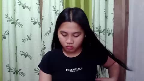 Snapshot of petite_trish chatting on 23, 2, 2025 trish online show from 23, 2, 2025
