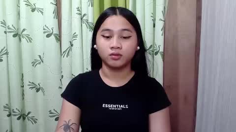 Snapshot of petite_trish chatting on 23, 2, 2025 trish online show from 23, 2, 2025