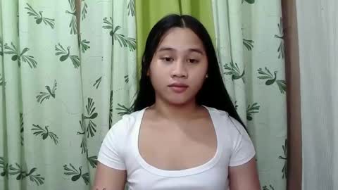 Snapshot of petite_trish chatting on 24, 2, 2025 trish online show from 24, 2, 2025