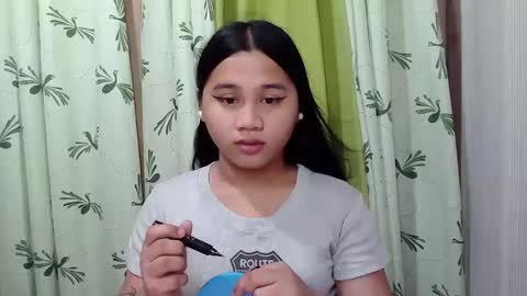 Snapshot of petite_trish chatting on 25, 2, 2025 trish online show from 25, 2, 2025