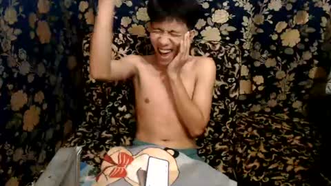 Snapshot of petiteasian_boy chatting on 28, 6, 2026 cute vir online show from 28, 6, 2026