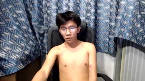 Snapshot of petiteasian_boy chatting on 23, 7, 2026 cute vir online show from 23, 7, 2026