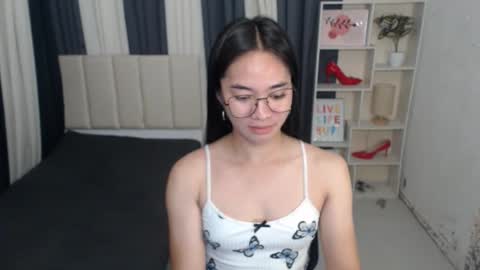 Snapshot of petiteasianmarian chatting on 16, 10, 2025 bigcock Marian online show from 16, 10, 2025