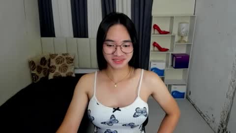 Snapshot of petiteasianmarian chatting on 8, 1, 2026 bigcock Marian online show from 8, 1, 2026