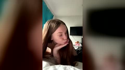 Snapshot of petitebbycakes chatting on 27, 6, 2026 cutie pie online show from 27, 6, 2026