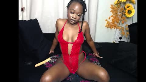 ebonyshawtypetit online show from 19, 4, 2026