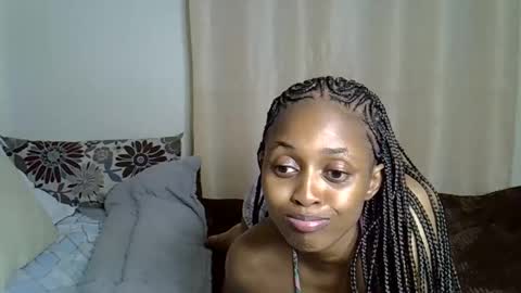 Snapshot of petitecaramell chatting on 12, 10, 2025 Caramel online show from 12, 10, 2025