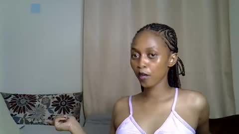 Snapshot of petitecaramell chatting on 15, 10, 2025 Caramel online show from 15, 10, 2025