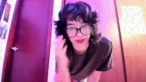Snapshot of petitee_lunna chatting on 20, 10, 2025 Lunna online show from 20, 10, 2025
