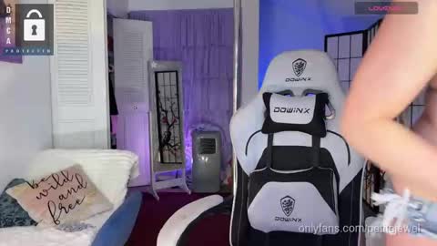 Snapshot of petitejewel chatting on 27, 9, 2025 Jules online show from 27, 9, 2025