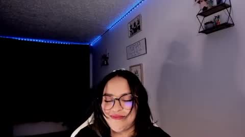 Snapshot of petitelilo1 chatting on 2, 2, 2025 Lilo online show from 2, 2, 2025
