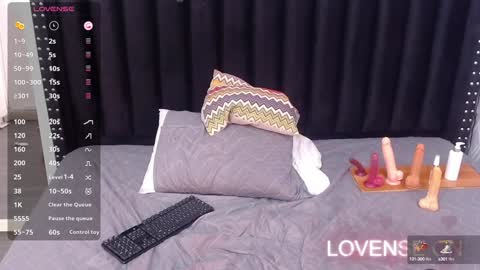 Snapshot of petitelittleebony chatting on 28, 12, 2024 little sharon online show from 28, 12, 2024