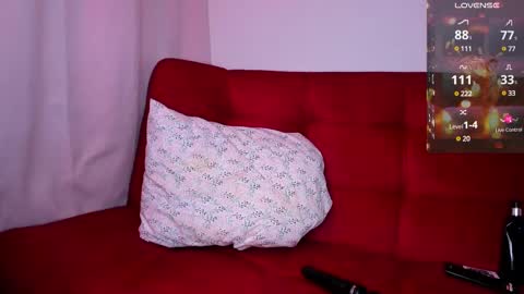 Snapshot of petitemuse chatting on 8, 3, 2025 diana fansly petitemuse online show from 8, 3, 2025