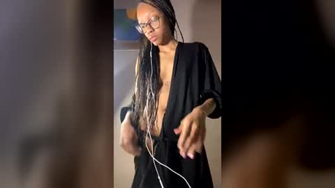Snapshot of petitetingz chatting on 26, 6, 2026 petitetingz online show from 26, 6, 2026