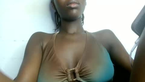 Snapshot of petitgirl88 chatting on 1, 7, 2026 petitgirl88 online show from 1, 7, 2026