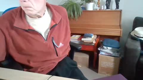 Snapshot of petitwilly chatting on 19, 2, 2025 petitwilly online show from 19, 2, 2025