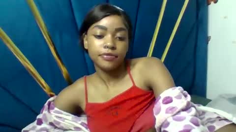 Snapshot of pettite_babe chatting on 8, 1, 2025 Arielle online show from 8, 1, 2025