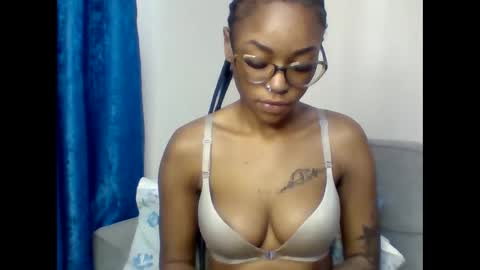 Snapshot of pettite_babe chatting on 17, 9, 2025 Arielle online show from 17, 9, 2025