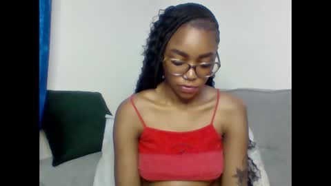 Snapshot of pettite_babe chatting on 12, 10, 2025 Arielle online show from 12, 10, 2025