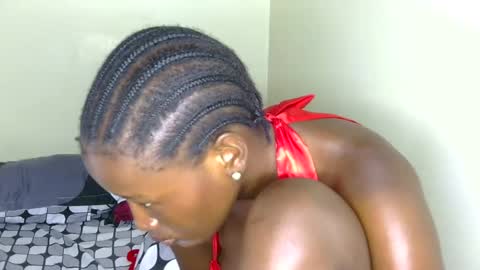 Snapshot of pettite_creamer33 chatting on 5, 3, 2025 sexxie doll online show from 5, 3, 2025