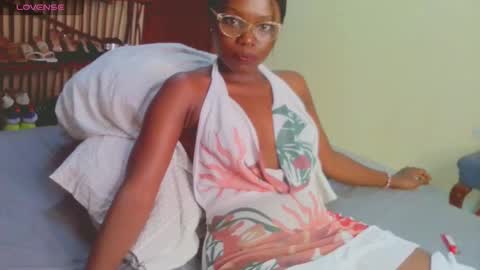 Snapshot of pettitemellany chatting on 20, 1, 2025 pettitemellany online show from 20, 1, 2025