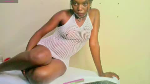 Snapshot of pettitemellany chatting on 4, 2, 2025 pettitemellany online show from 4, 2, 2025