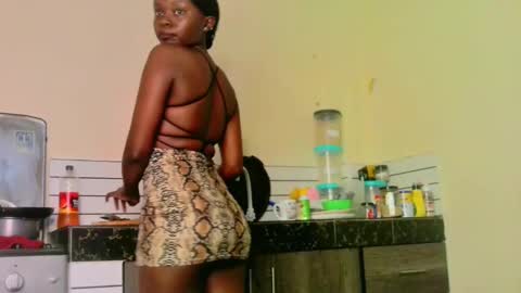Snapshot of pettitemellany chatting on 6, 2, 2025 pettitemellany online show from 6, 2, 2025