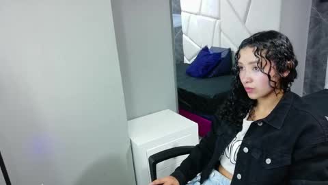 Snapshot of pettymoon chatting on 19, 10, 2025 Moon online show from 19, 10, 2025
