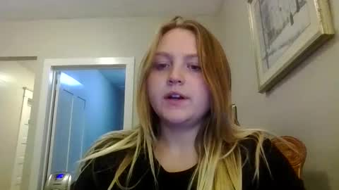 Snapshot of phatassblond chatting on 27, 12, 2024 PhatAssBlond online show from 27, 12, 2024