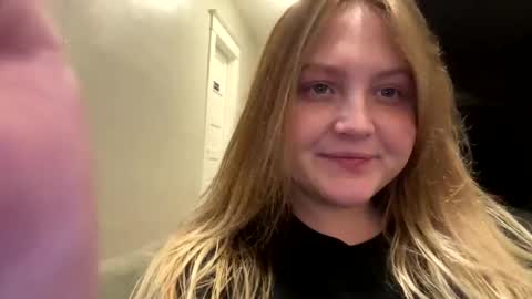 Snapshot of phatassblond chatting on 30, 12, 2024 PhatAssBlond online show from 30, 12, 2024