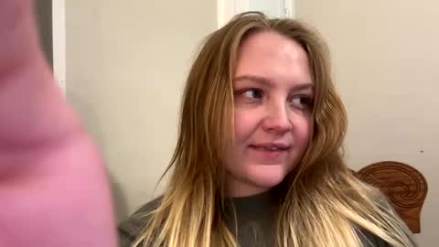 Snapshot of phatassblond chatting on 6, 1, 2025 PhatAssBlond online show from 6, 1, 2025