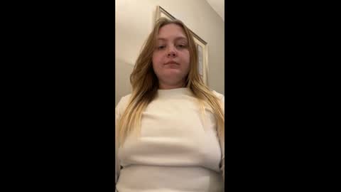 Snapshot of phatassblond chatting on 9, 1, 2025 PhatAssBlond online show from 9, 1, 2025