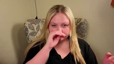 Snapshot of phatassblond chatting on 14, 6, 2026 PhatAssBlond online show from 14, 6, 2026