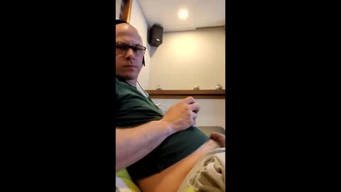 Snapshot of phil965 chatting on 26, 4, 2026 phil965 online show from 26, 4, 2026