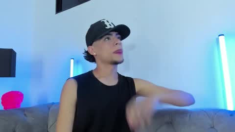 Snapshot of philip_millerr_ chatting on 19, 12, 2025 PhilipMiller online show from 19, 12, 2025