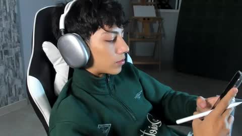 Snapshot of philipe_moonlight_ chatting on 3, 3, 2025 Phil.   INDEPENDENT MODEL online show from 3, 3, 2025