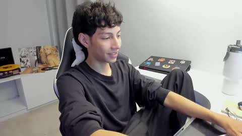 Snapshot of philipe_moonlight_ chatting on 8, 3, 2025 Phil.   INDEPENDENT MODEL online show from 8, 3, 2025