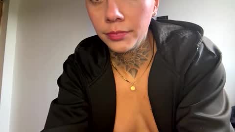 Snapshot of phillip_brownn chatting on 25, 10, 2025 PHILLIP online show from 25, 10, 2025