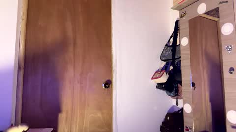 Snapshot of phillip_brownn chatting on 28, 10, 2025 PHILLIP online show from 28, 10, 2025