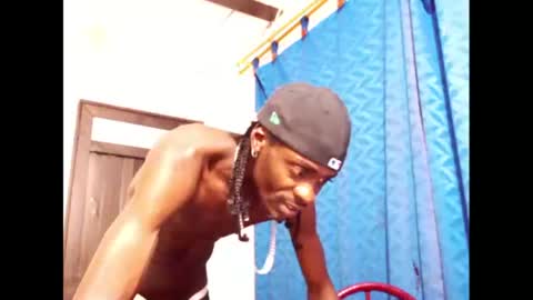 2 pac shakur online show from 28, 1, 2025