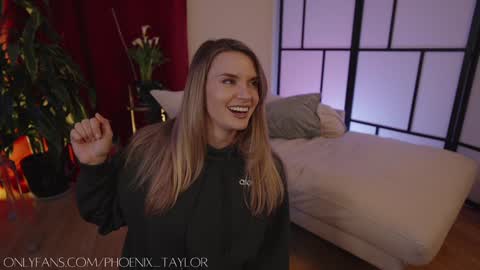 Snapshot of phoenix_taylor chatting on 31, 1, 2025 PHOENIX TAYLOR online show from 31, 1, 2025