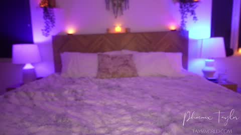 PHOENIX TAYLOR online show from 23, 2, 2026